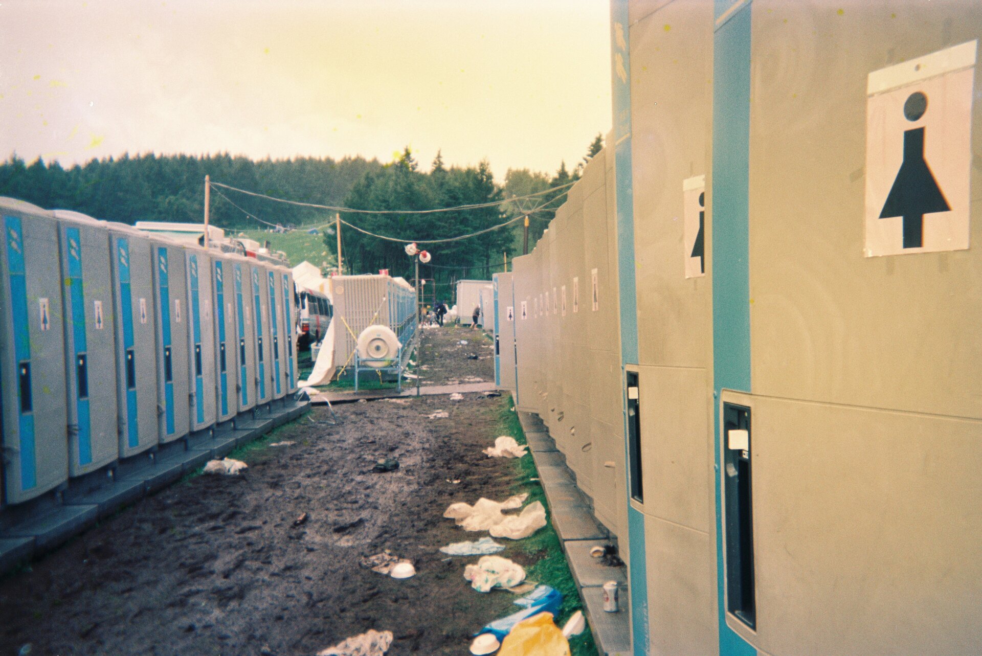 Portable toilet public toilet